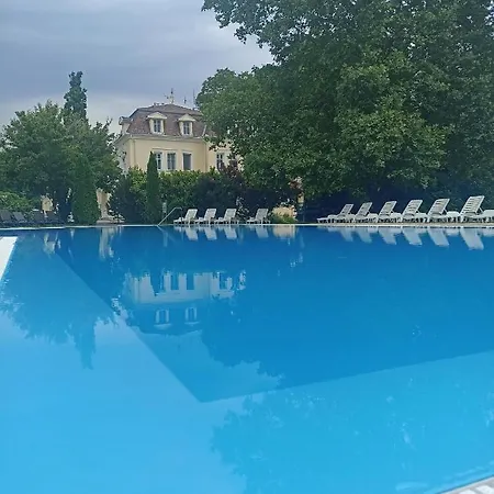 Kastelo Teraso Park Apartment With 25M Private Groundfloor Terrace