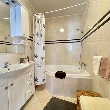Kastelo Teraso Park Apartment With 25M Private Groundfloor Terrace Apartment Zalacsany