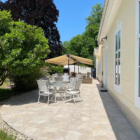 Kastelo Teraso Park Apartment With 25M Private Groundfloor Terrace Apartment Zalacsany